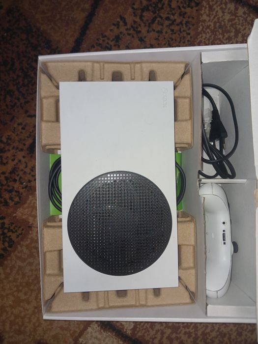 Продам Xbox Series S