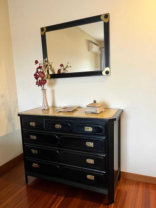 Cama de casal 200x140 com mesas de cabeceira e aparador