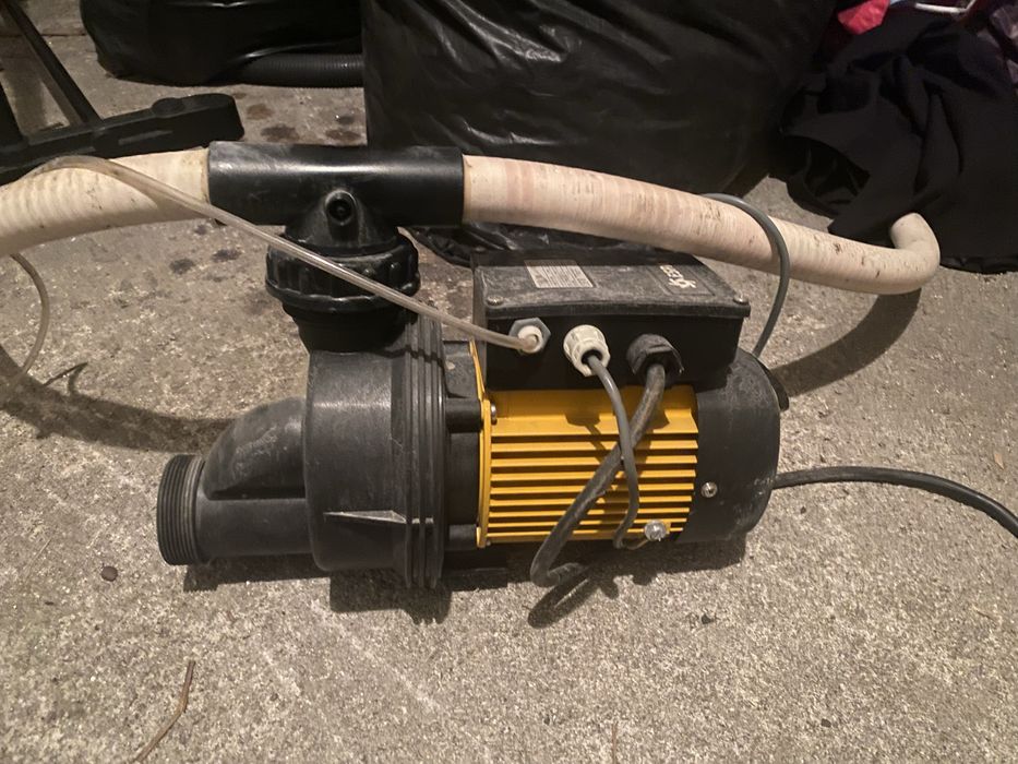 Banheira de hidromassagem completa + bomba/motor e estrutura