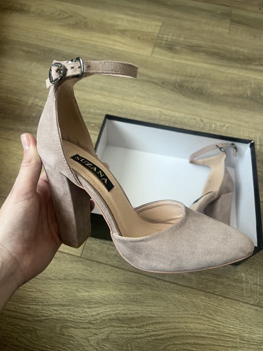 Замшеві туфлі бежевого кольору