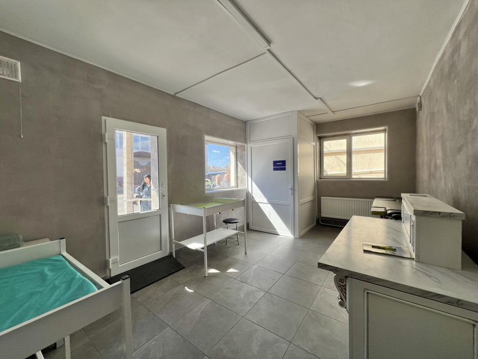 Здаю приміщення з окремим входом