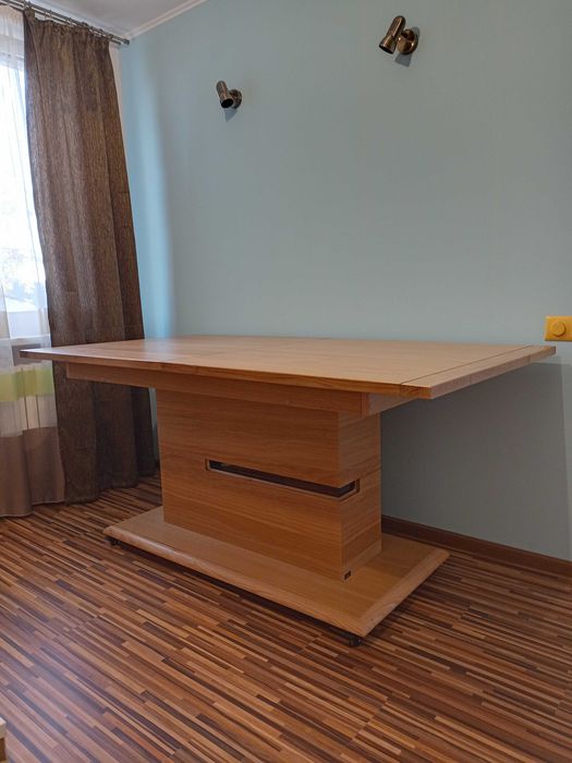 Стильний стіл українського виробництва Юрвіт