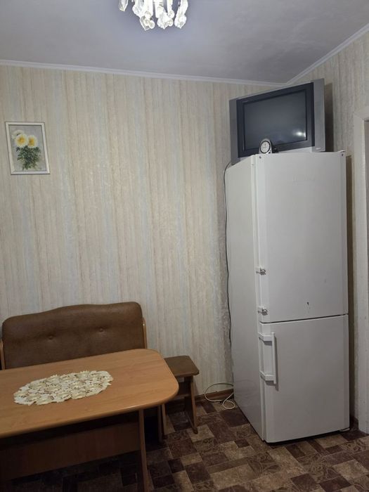 Продам 1-кімнатну з великою кухнею