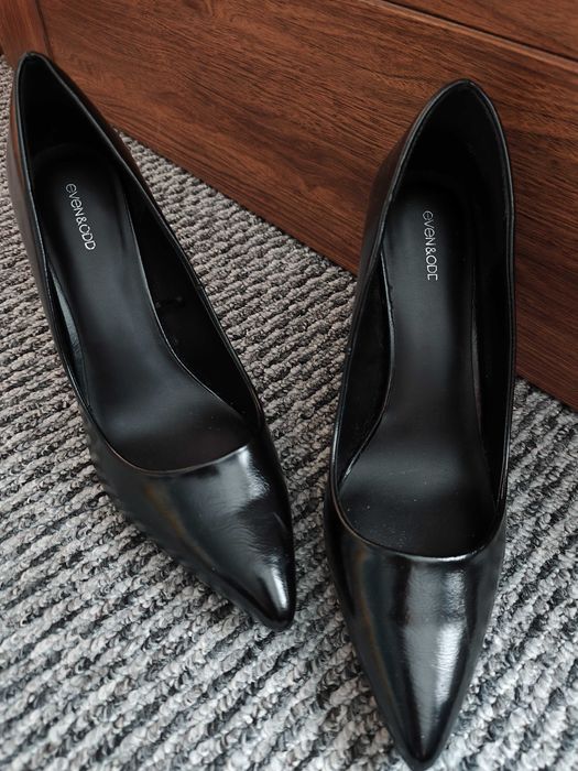 Czarne szpilki z ekoskóry Even&Odd 45