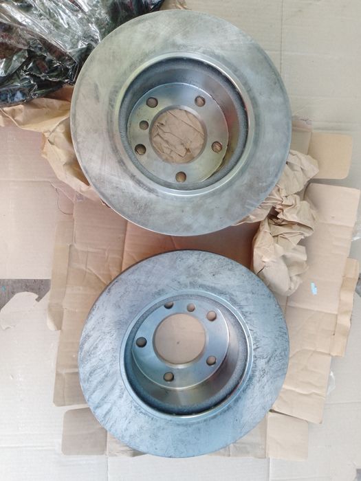 Тормозные диски БМВ серия 1 .новые.