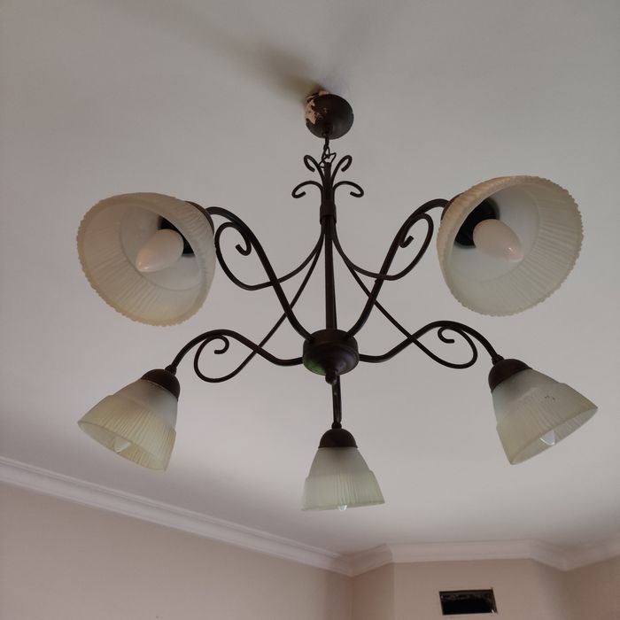 Candeeiro de teto para cozinha ou sala de estar.