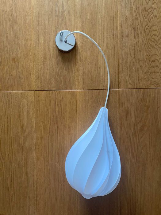 Minimalistyczna lampa Alva medium od duńskiej marki UMAGE