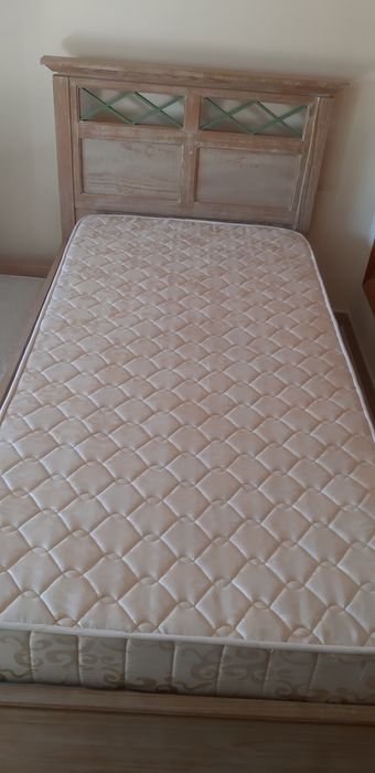 Cama dupla com dois colchões