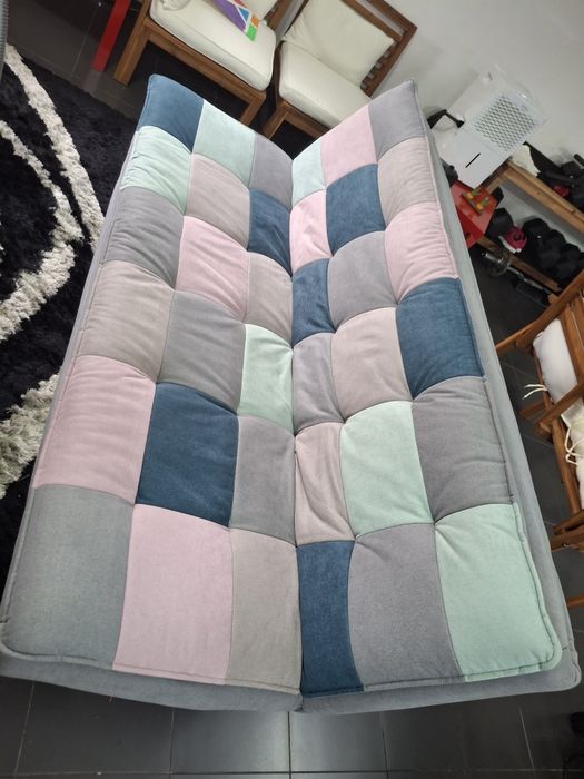 Sofá 3 lugares cama,praticamente novo