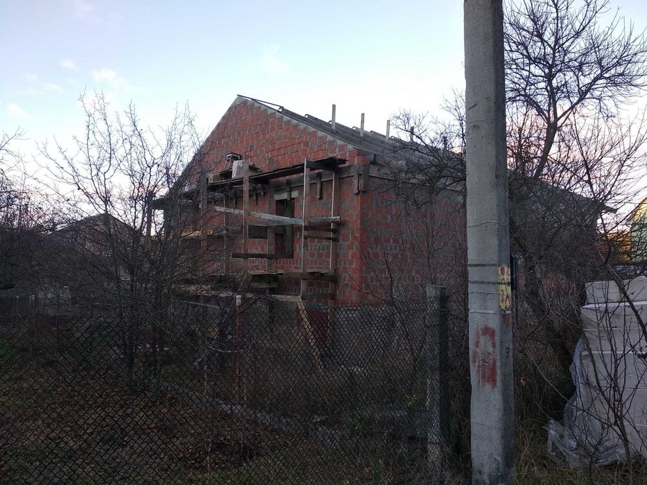 Строящийся новый дом. 30000.