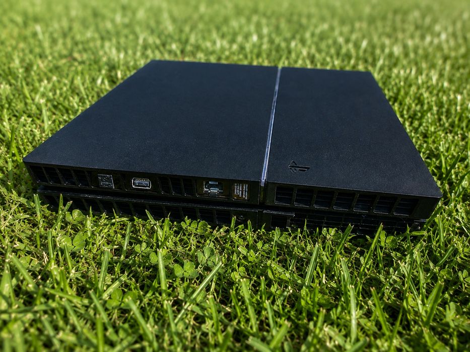 Продам Sony PlayStation 4