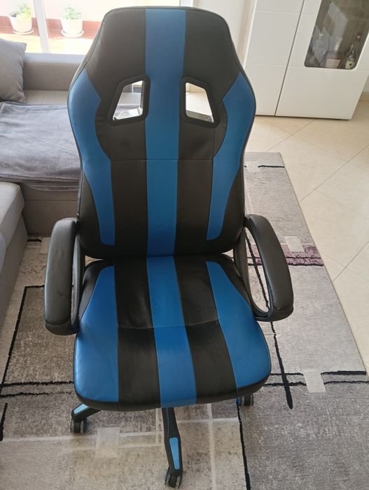 Cadeira gaming da marca Rainbow,