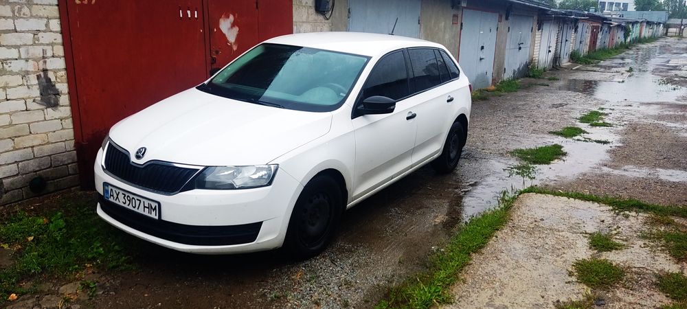 Шкода спейсбек рапид универсал.