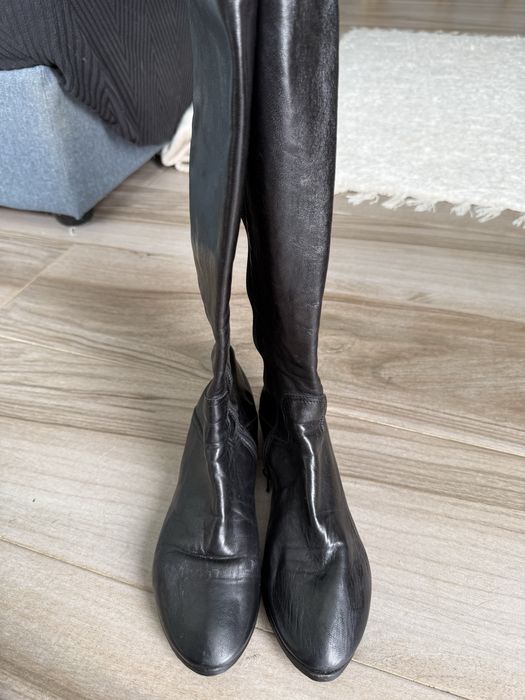 Botas de cano alto em pele - tamanho 37