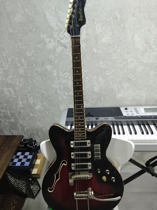 Бас- гітара Урал та Jolana часів СРСР