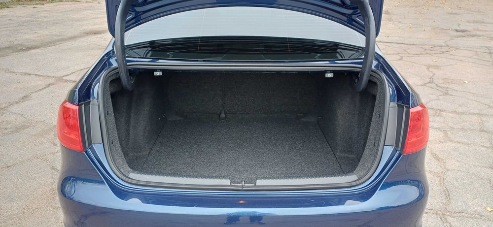 Volkswagen Jetta 2.0 Автомат 2012 року в гарному стані