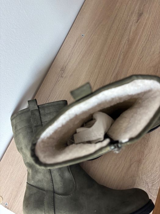 Bota nova, nunca usada.