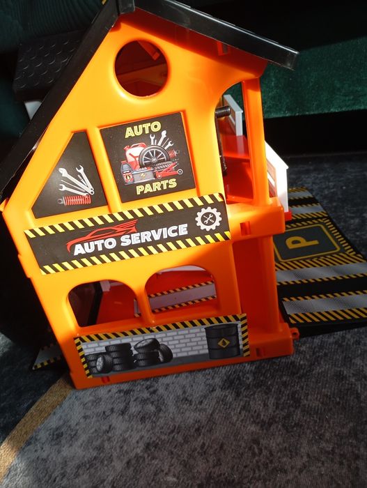 Duży garaż warsztat samochodowy Wader