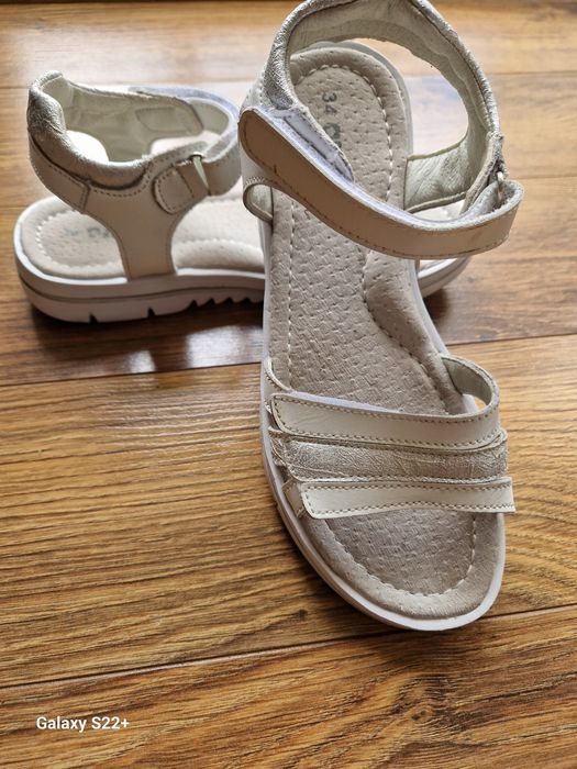 Sandałki ze skóry r. 34