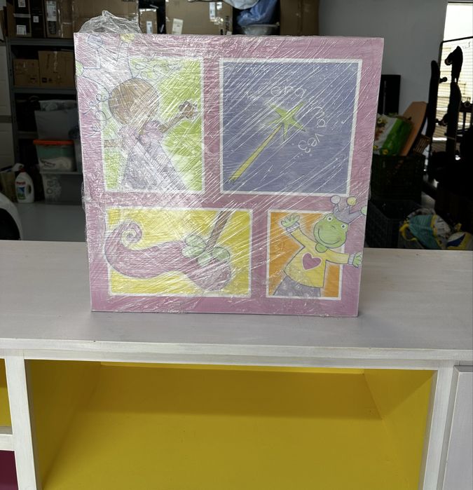 Moveis em madeira maciça para quarto menina com tema de princesas