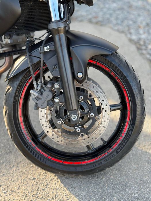 Suzuki Gladius SFV 650 .4500$. Идеалтный. Переоформляется !!!