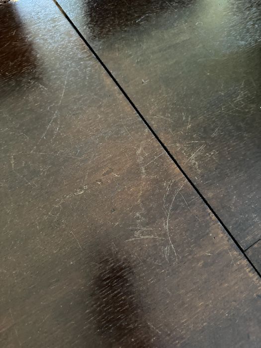 Mesa de Jantar extensivel de madeira maciça + 8 cadeiras