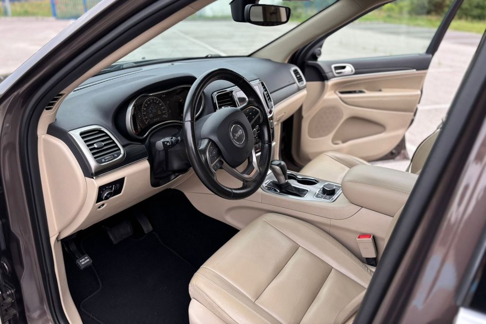 Ładny jeep grand cherokee wk2