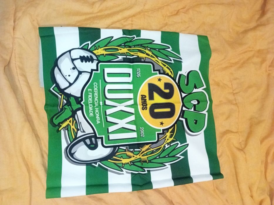 Cachecol e camisolas do Sporting