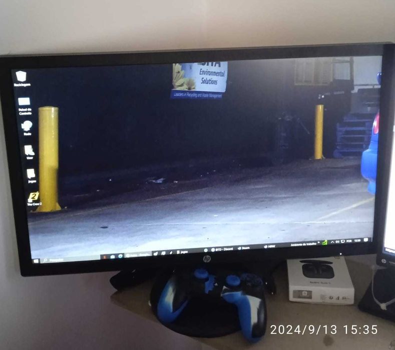 Vendo Volante c/ pedais Logitech G29, juntamente com 2 monitores HP