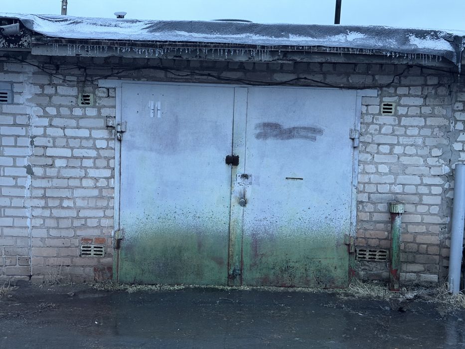 Продам гараж на Балхаській,з великою ямою та погребом