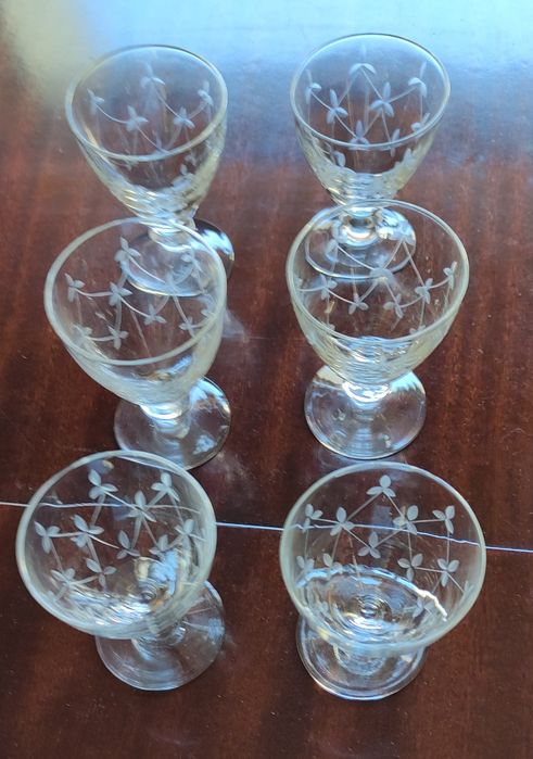 6 cálices antigos lapidados, para licores ou vinho do Porto