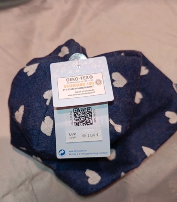 Oryginalna czapka dziewczęca granatowa w białe serca, firmy Sterntaler