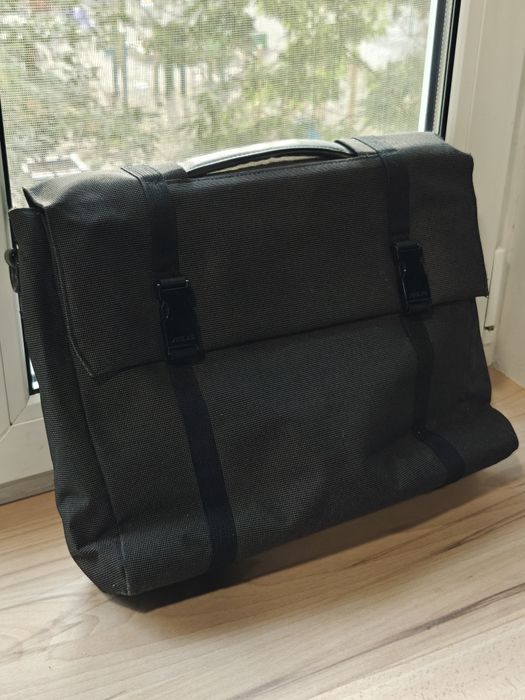 Сумки для ноутбуків. Asus та Crumpler