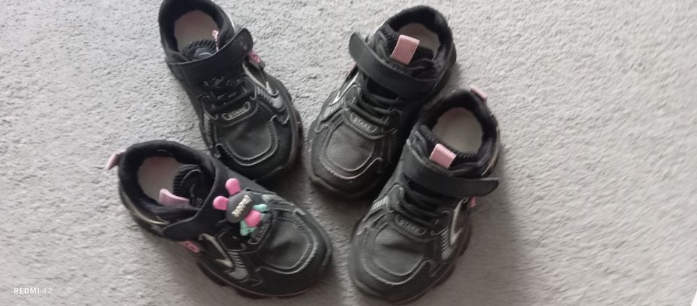 Продам кросівки для дівчаток двійнят