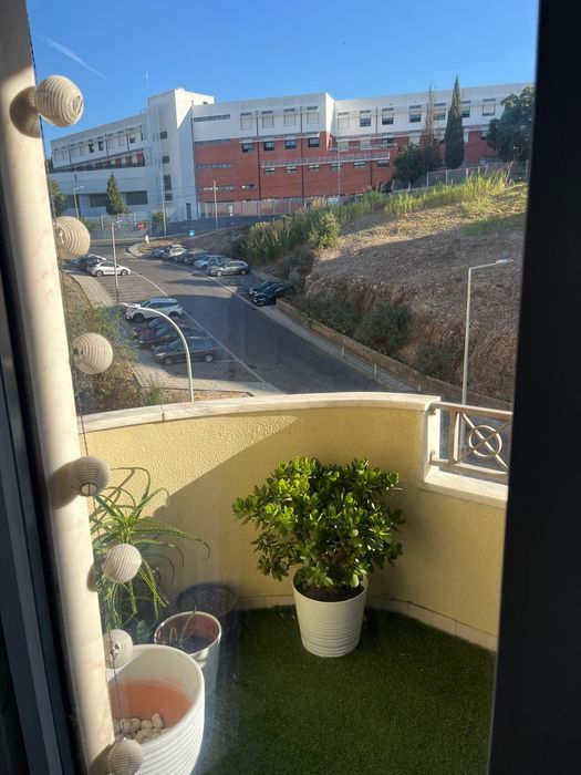 Quarto Sala com varanda em Queluz, entrada imediata