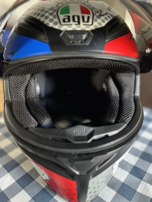 Capacete AGU ( 2x usado apenas)