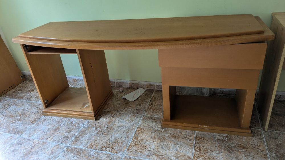 Secretaria em madeira.