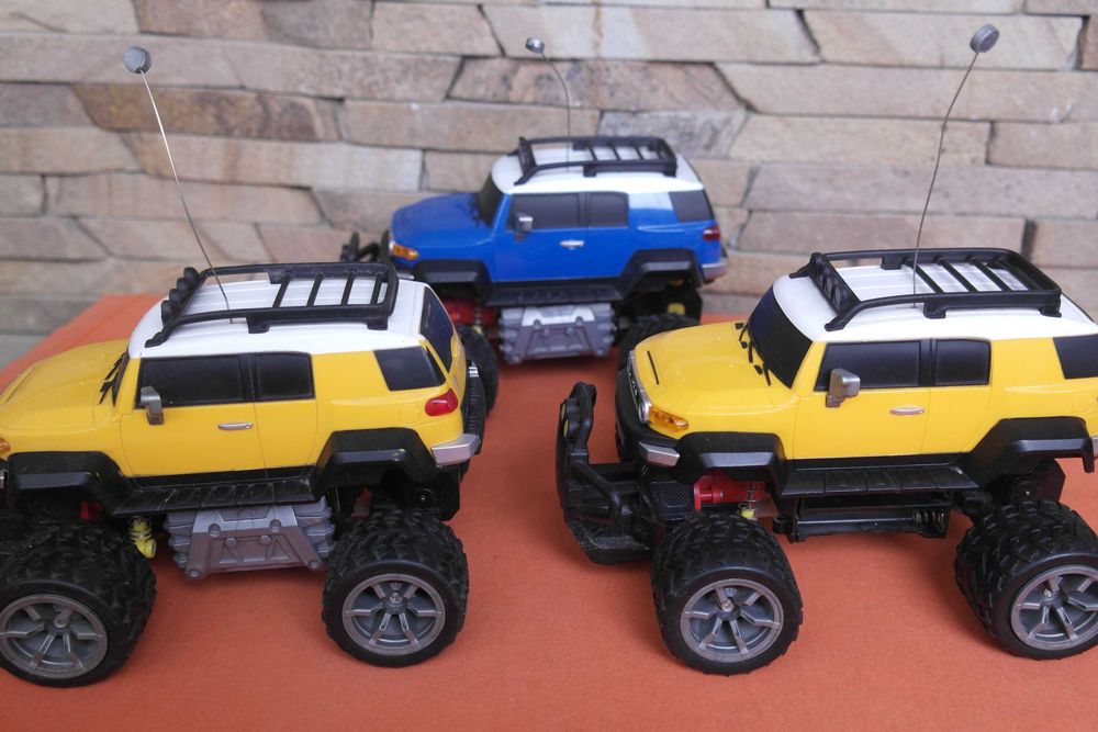 Машина на радиоуправлении Auldey Toyota FJ Cruiser 1:28