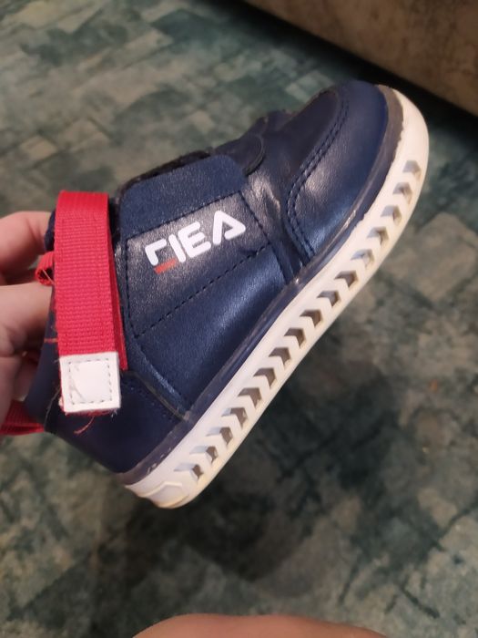 Продам демисезонные кросовки!