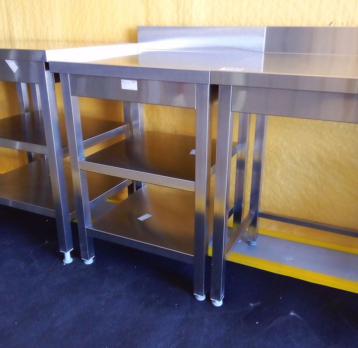 Mesas de Parede e Centrais em Aço. Restauração