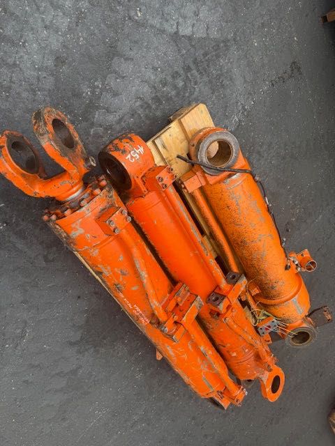 daewoo mega 400 komplet siłowników hydraulicznych