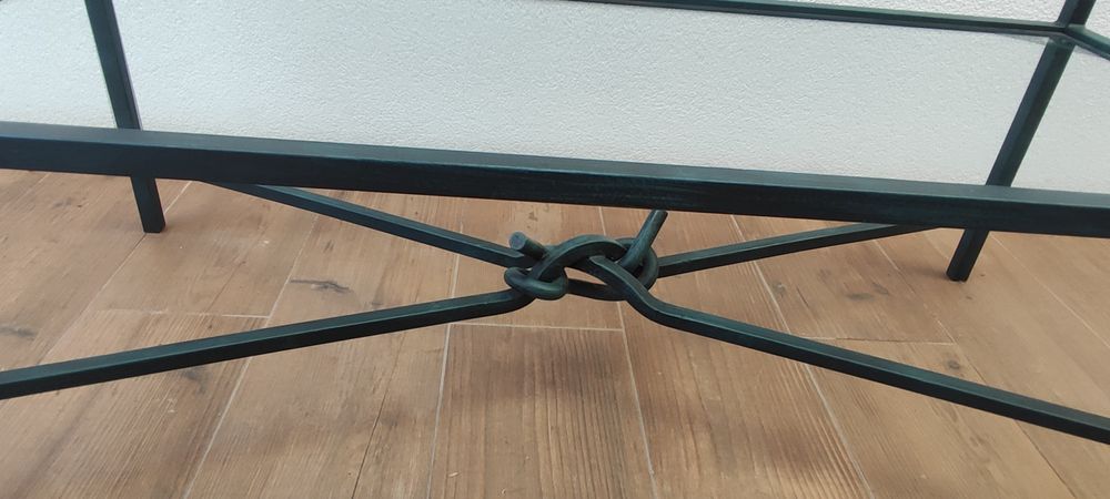 Mesa em metal e vidro