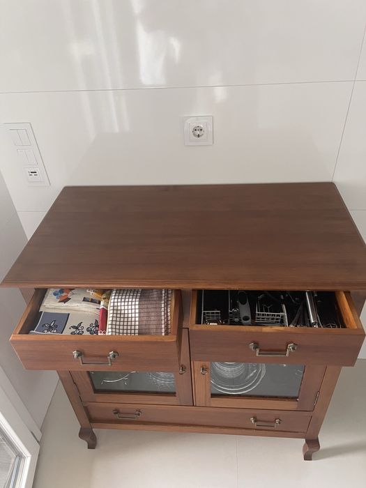 Louçeiro com 3 gavetas e 2 portas vidro