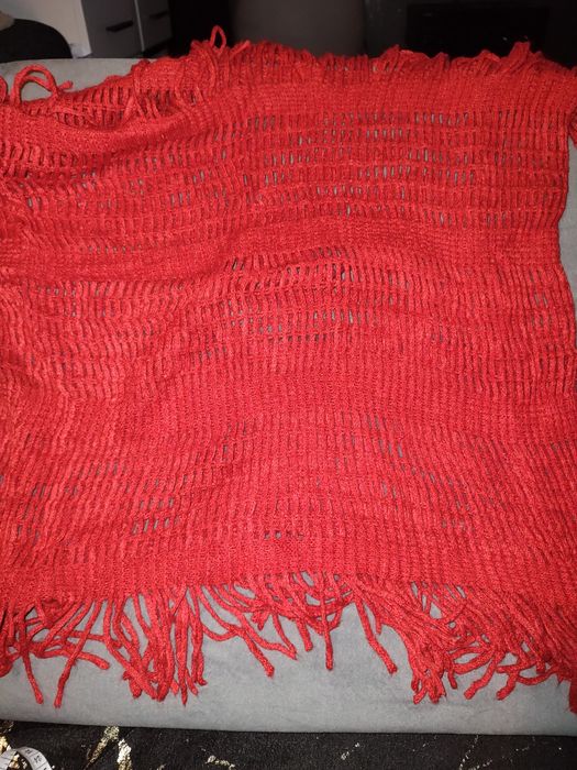 Sweter czerwony plus komin