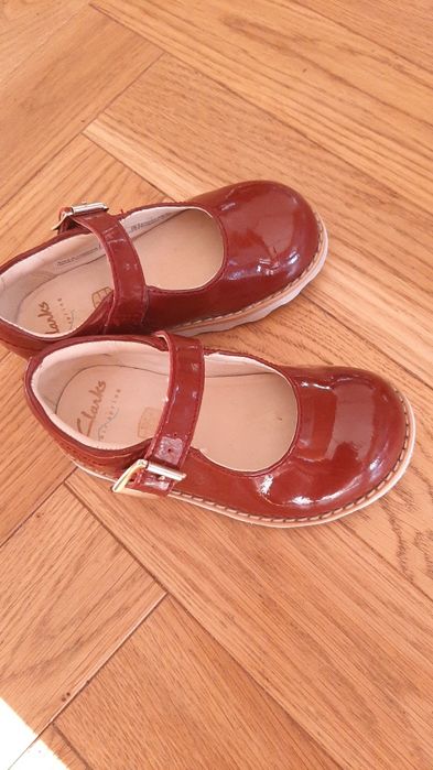 Sprzedam lakierki marki Clarks, stan bdb, rozm. 22