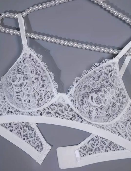 Білий комплект білизни з кружевом без кісточок
