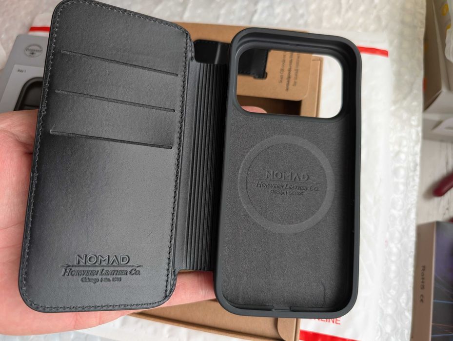 Шкіряний Чохол Nomad Modern Leather Folio Black for iPhone 17 Pro