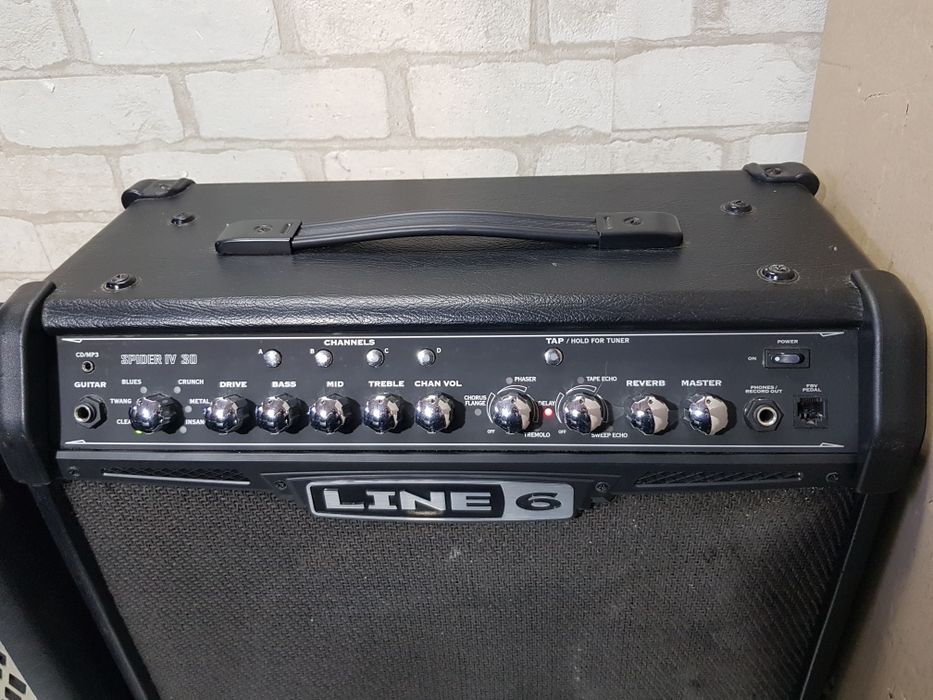 Комбопідсилювач/комбоусилитель VOX+1/Marshall/Line 6
