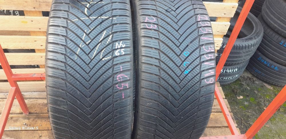 Opony Wielosezonowe 235÷35÷19÷.Rok 2023.Cena 150 zł szt.ZALESIANY 33 A