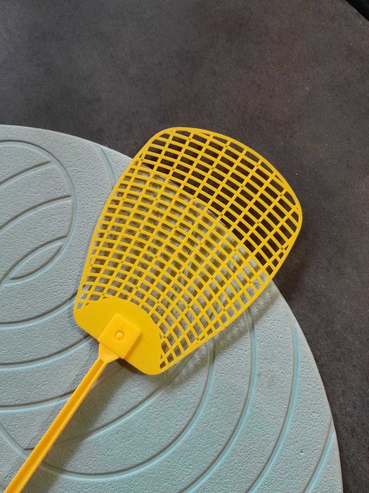 łapka packa na muchy owady komary